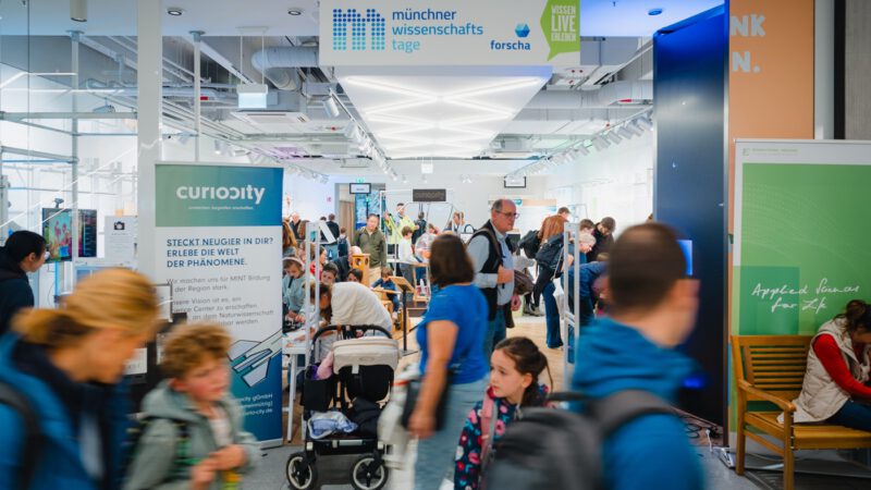 Eingang zum curiocity Pop-Up Science Center bei den Münchner Wissenschaftstagen/FORSCHA